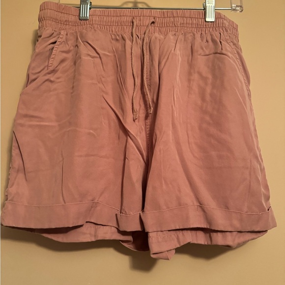 Universal Thread Pants - Universal Threads, dusty pink shorts, size medium.